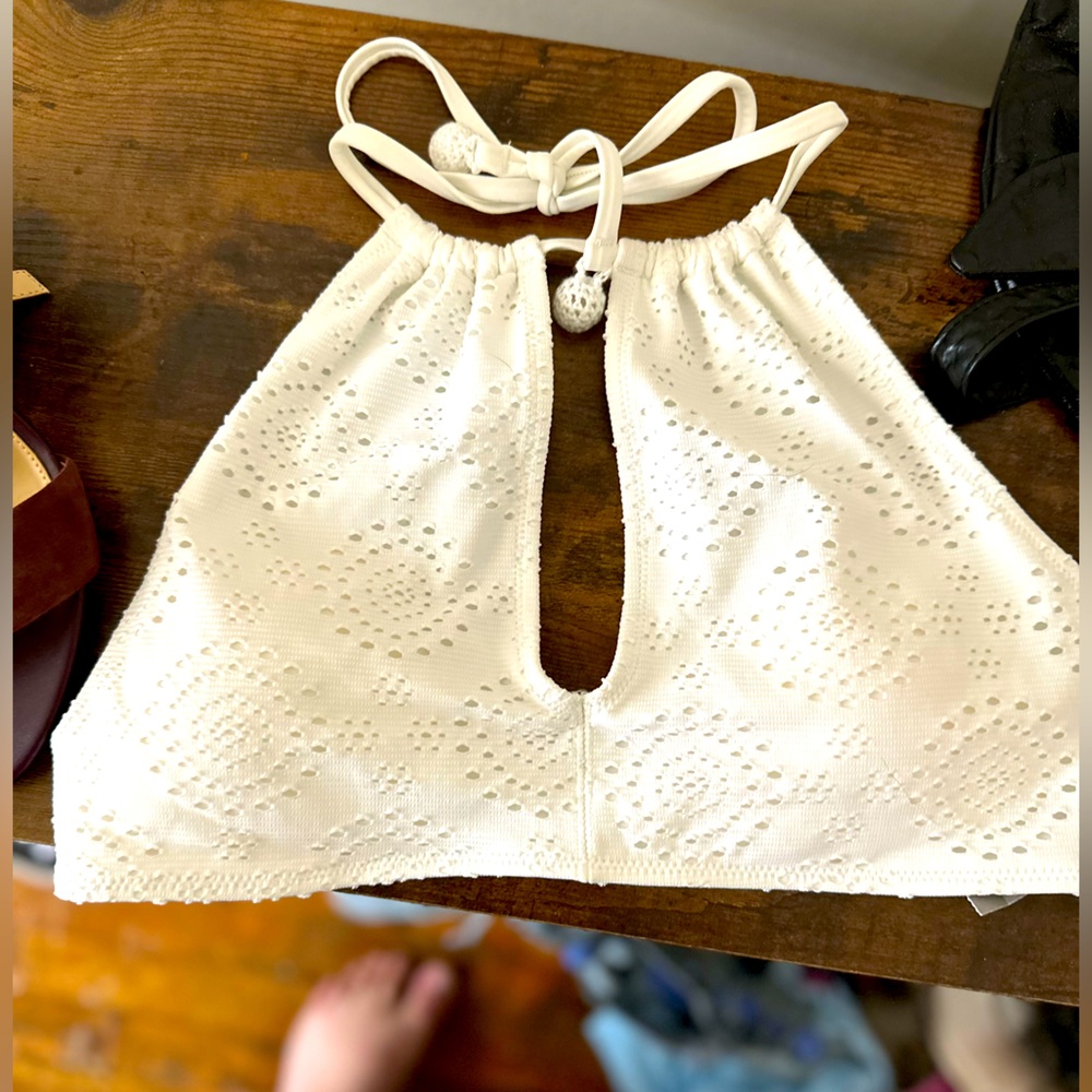 Closet clearout NWT White aerie triangle top size M lace cutout - Picture 1 of 8